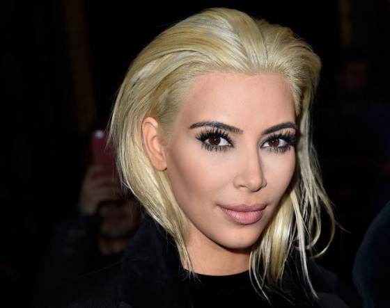 Kim Kardashian bob cut platino