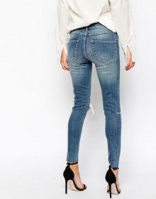 skinny jeans con vita alta